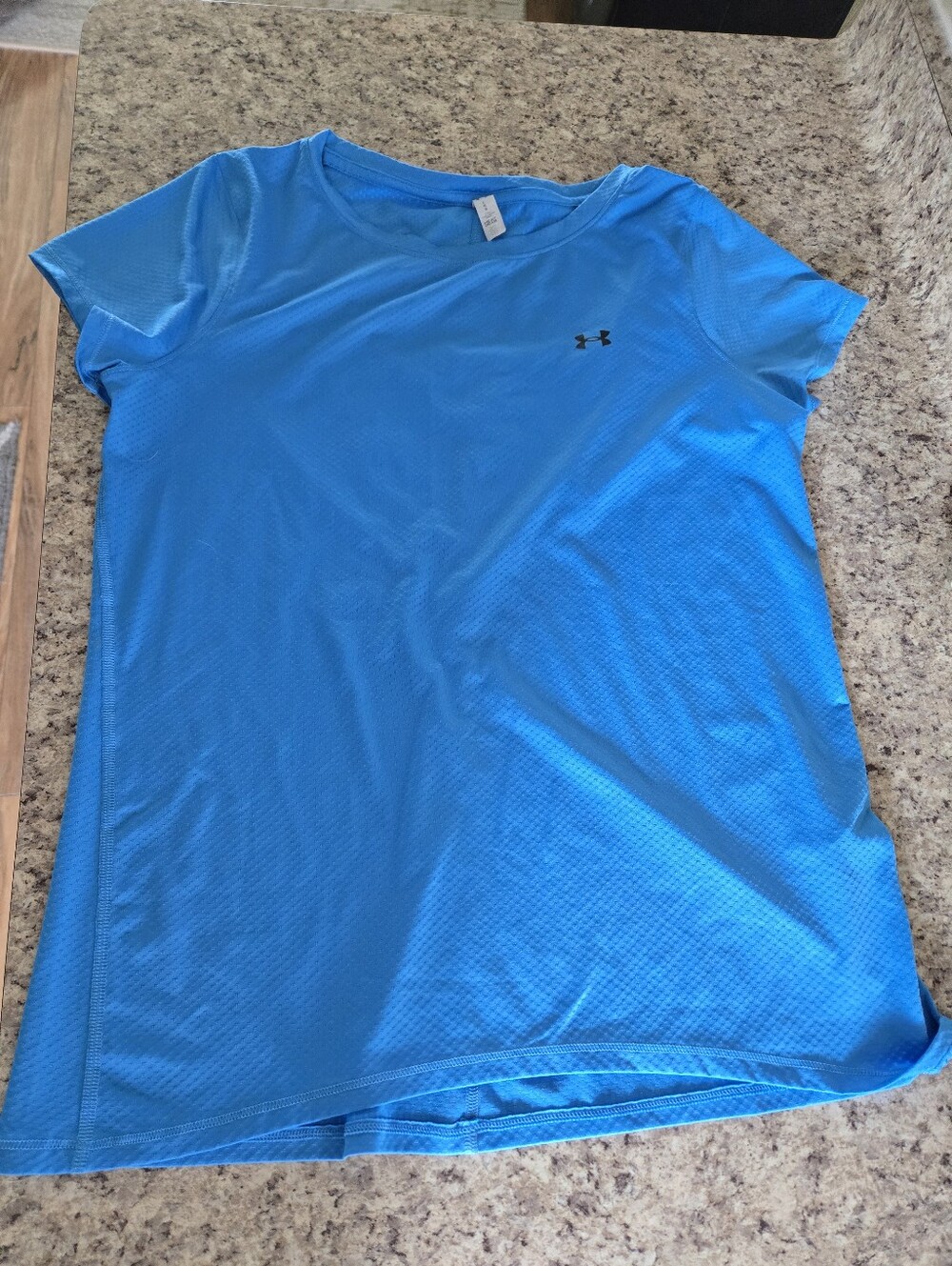 EUC, WOMEN'S UNDER ARMOUR HEAT GEAR BLUE SHIRT, SIZE LARGE